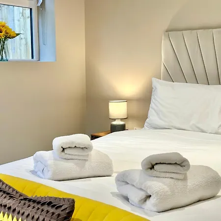 Firs Nook With Parking Apartment *